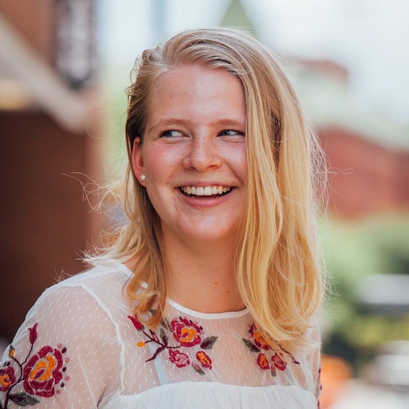 Meet your Posher, Julia - Picture 1 of 1